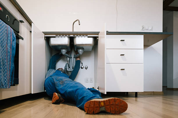 Professional Emergency Plumber technician working in New Berlin, IL